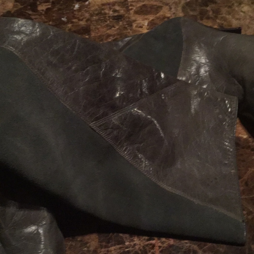 Boots - Picture 3 of 5